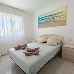 Sunny House With Communal Pool And Garden Дом отдыха *