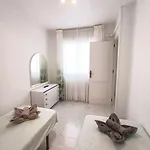 Casa vacanze Sunny House With Communal Pool And Garden *