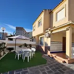 Sunny House With Communal Pool And Garden Дом отдыха