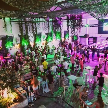 Sunny House With Communal Pool And Garden Prázdninový dům Torrevieja