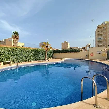 Sunny House With Communal Pool And Garden Prázdninový dům Torrevieja