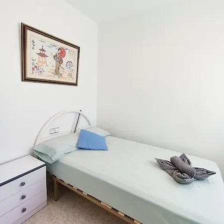 Sunny House With Communal Pool And Garden Vakantiehuis Torrevieja