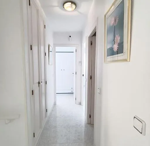 Sunny House With Communal Pool And Garden Prázdninový dům