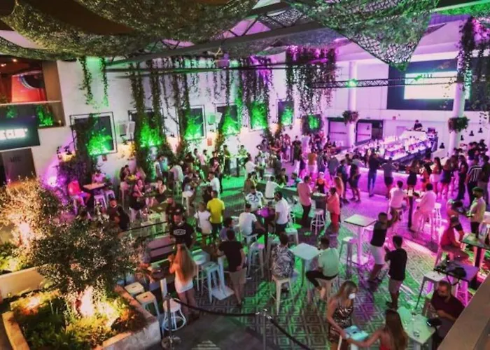 Sunny House With Communal Pool And Garden Prázdninový dům Torrevieja