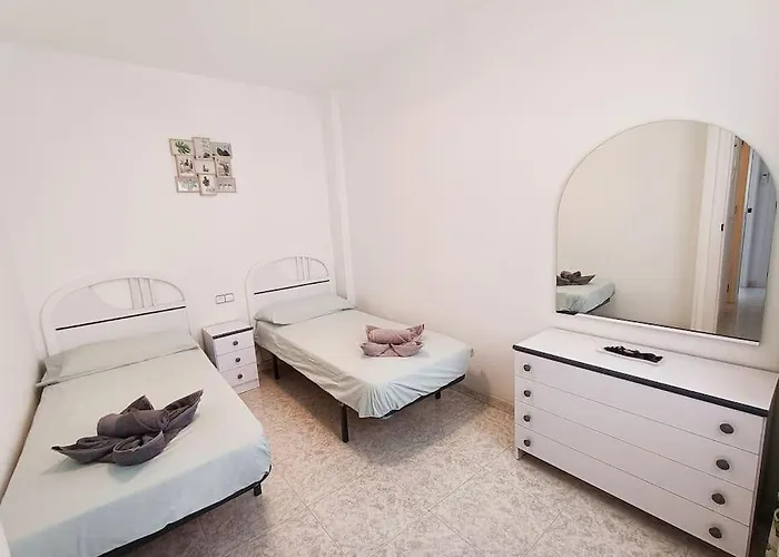 Sunny House With Communal Pool And Garden Prázdninový dům *