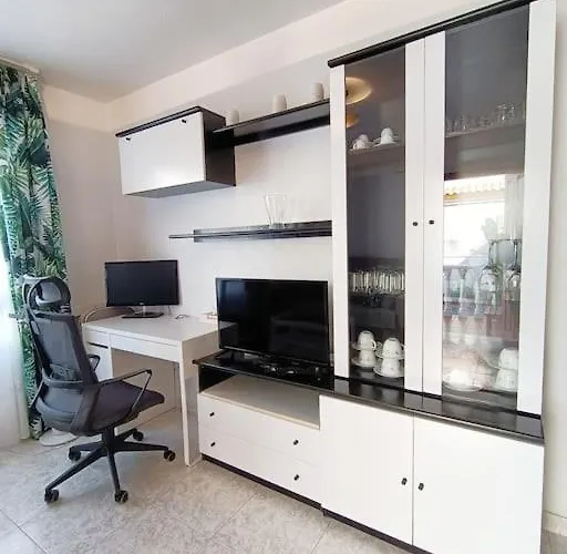 Sunny House With Communal Pool And Garden * Torrevieja