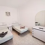 Sunny House With Communal Pool And Garden Vakantiehuis *